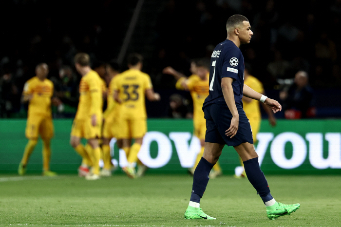 [UCL리뷰]'이강인 나가고 연이어 2실점' PSG, 바르셀로나에 2대3…