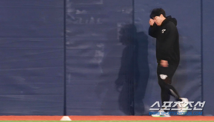 "다른 경기보다는…" 류현진 첫 승&5연패 탈출이 걸렸다, 사령탑도 더 …