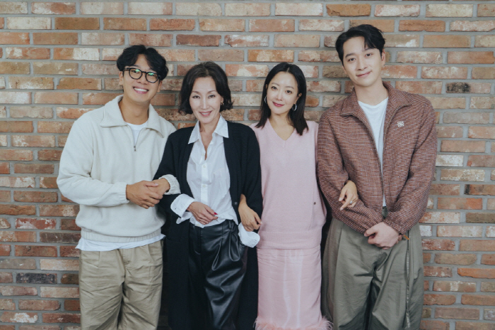김희선x이혜영, 첫만남 '시너지' 계획대로였다…'우리, 집' 첫 대본리딩…