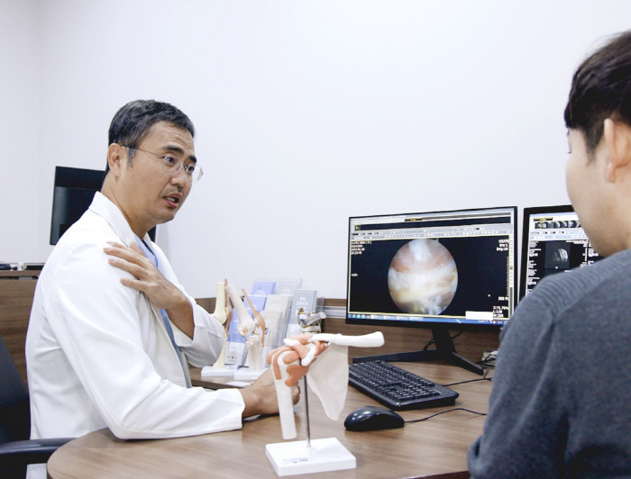 한 해 100만명 병원 찾는 회전근개파열, 오십견과 혼동 주의