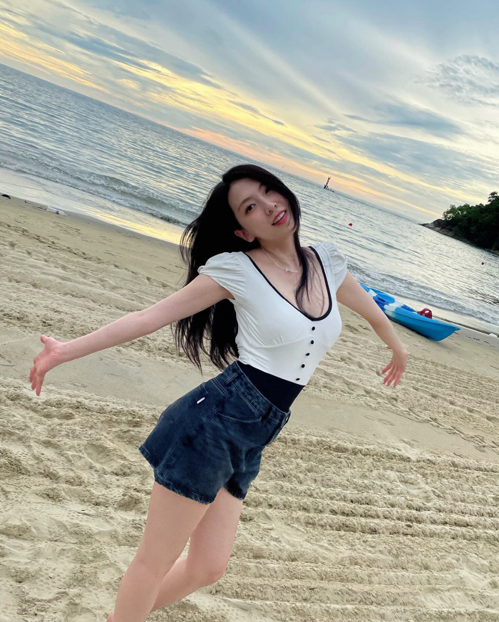 카라 강지영, 군살 1도 없는 뒤태…다리가 어디까지야?