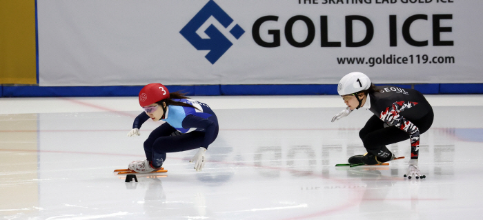 '반칙 또 반칙' 황대헌, 국대 탈락할수도.. 내일 1000m 최종전에 …