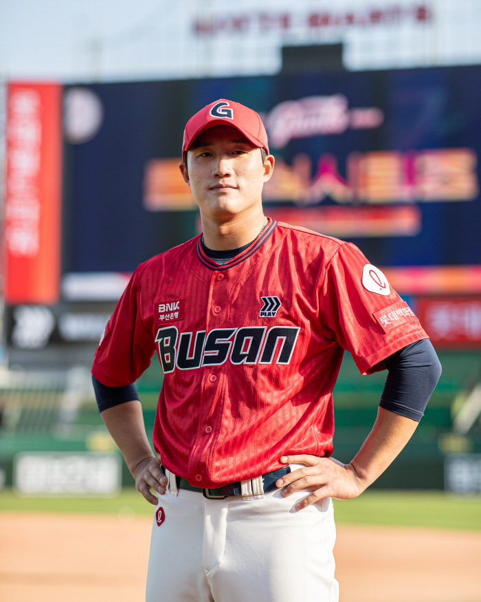 '짱구와 함께' 롯데, 2024시즌 '부산동백시리즈'로 치른다