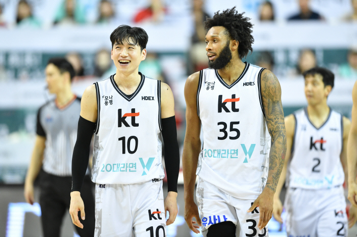 [현장분석] 33P-17R 강력한 '해결사' 패리스 배스. KT 4강 진…