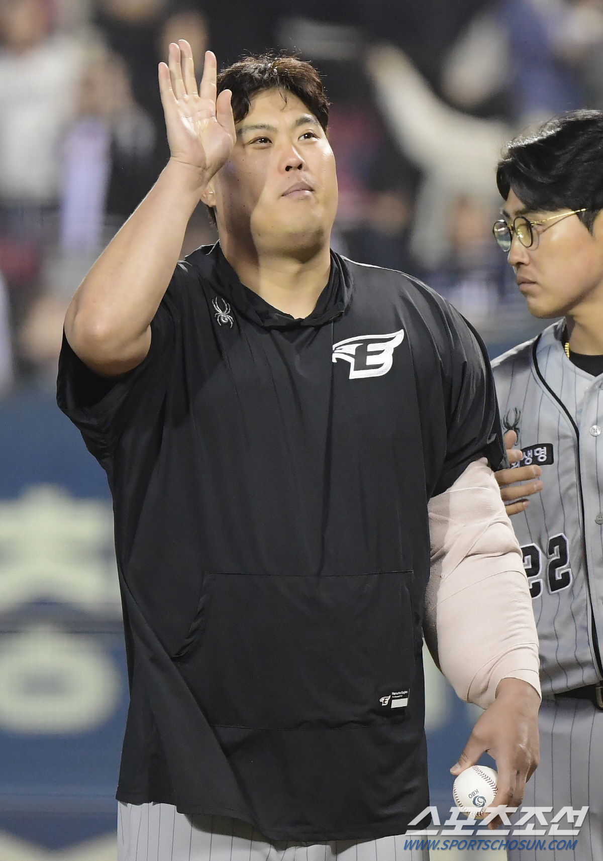 흥 많던 외인이 머리를 감싸쥐었다…천하의 류현진도 "표정 관리가 안 됐다…
