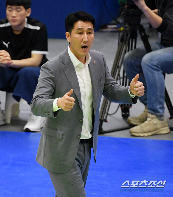 한국전력, 권영민 감독과 재계약...저연차 선수 육성 의지 봤다