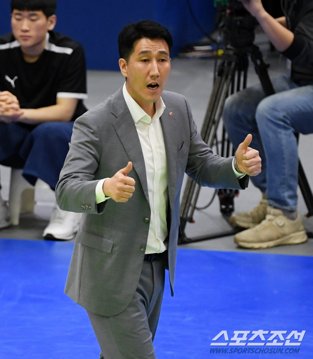 한국전력, 권영민 감독과 재계약...저연차 선수 육성 의지 봤다