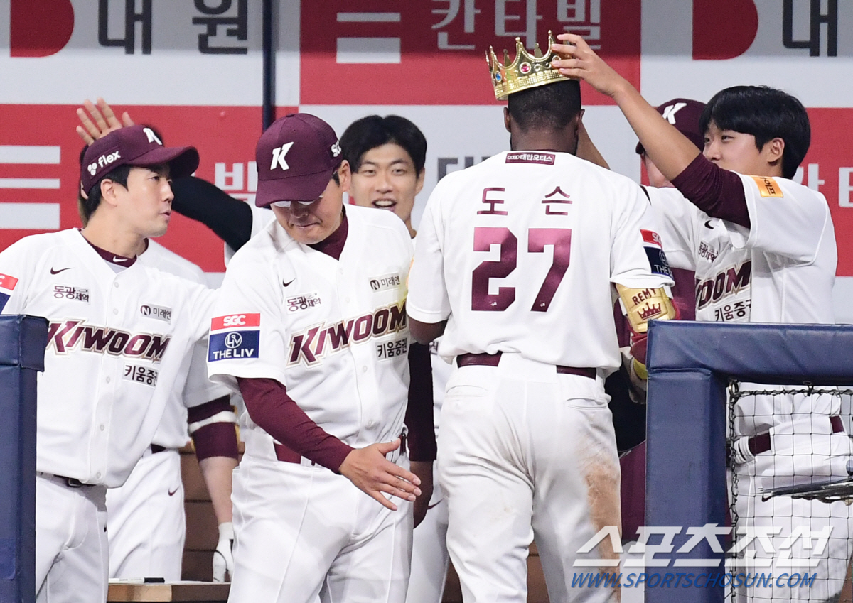 '헤이수스에 10K 당하고, 너무 늦게 터졌다' 롯데, 4연패 수렁...…