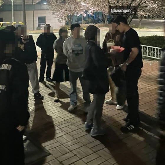 "뭐가 자랑이라고.." '불법 몰카' 뱃사공, 출소 인증샷 '시끌'[SC…