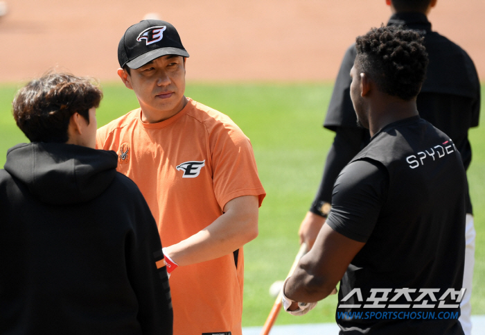 '4할 타율에서 17타수 무안타' 갑자기 식어버린 타격감 되찾기 위해 김…