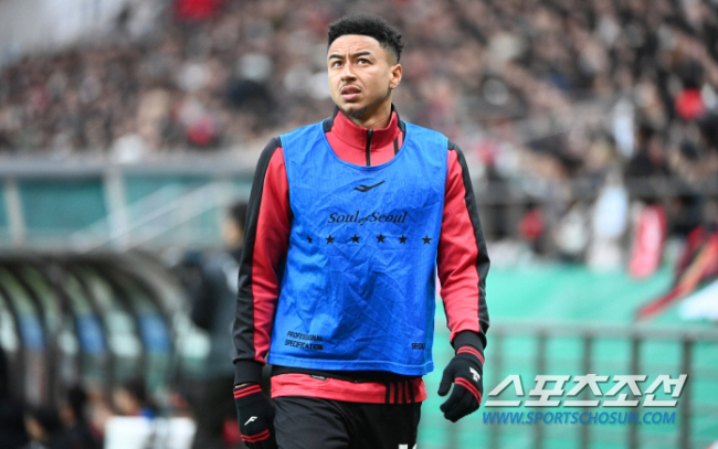 무릎에 물 찬 린가드 결국 시술받았다…김기동 "첫 수술이라 두려움 있겠지…