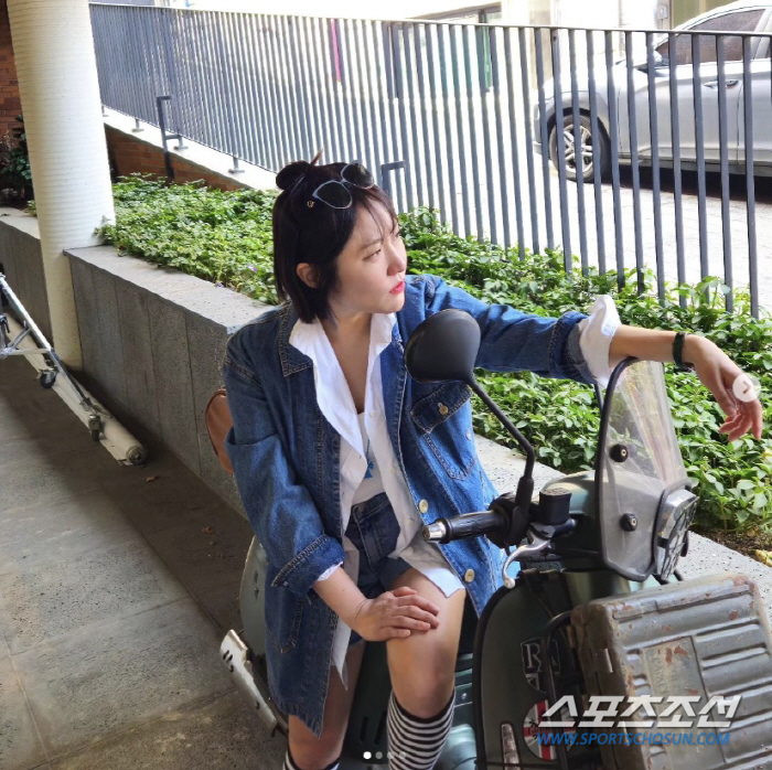 '46세' 김현숙, '14㎏ 감량'에 날렵한 턱선, 각선미 선명