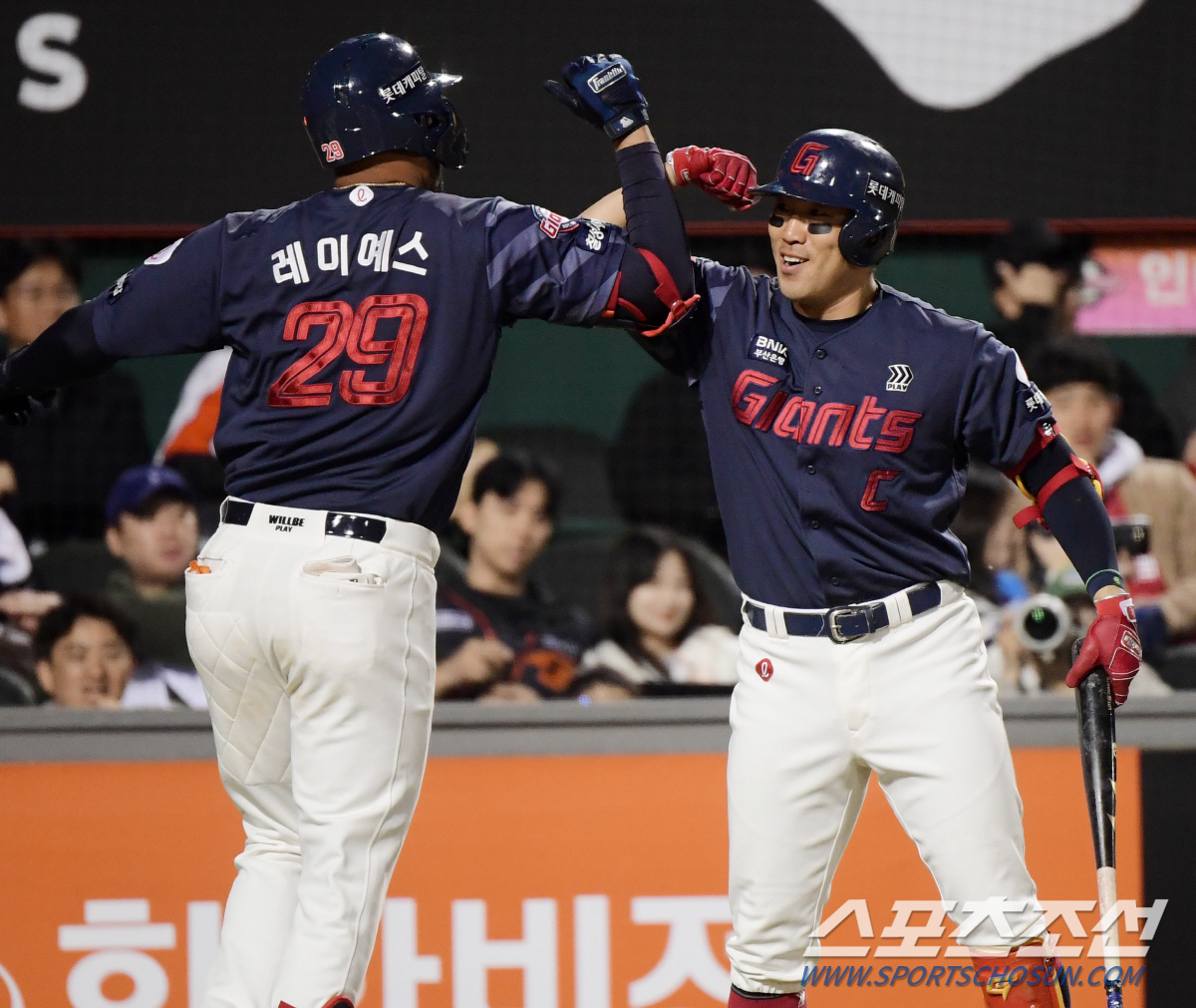 '물방망이→단독 꼴찌' 34세 천재유격수와 '타율 1위' 외인이 최고 타…