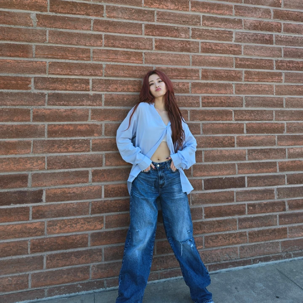 "팬츠리스 다음은"…르세라핌 허윤진, 브라톱 패션으로 美 사로잡는다