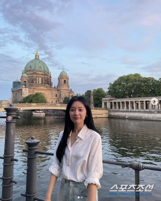 [종합]"도도한 듯 여리고, 순수한 듯 오만". '인생캐' 만난 김지원, SNS '팔로워' 1천만 돌파→'CF퀸' 우뚝