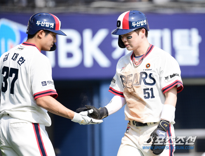 "안정적 리드&해결사까지"…잠실 라이벌 자존심 지켰다! '양의지 효과 톡…