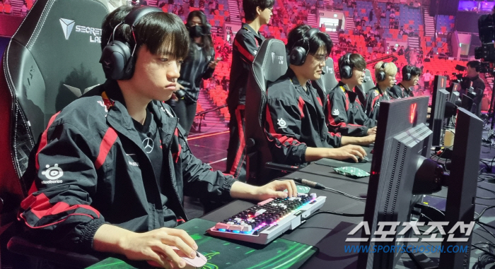 [LCK 스프링 결승]T1, 무난한 운영으로 3세트 압도