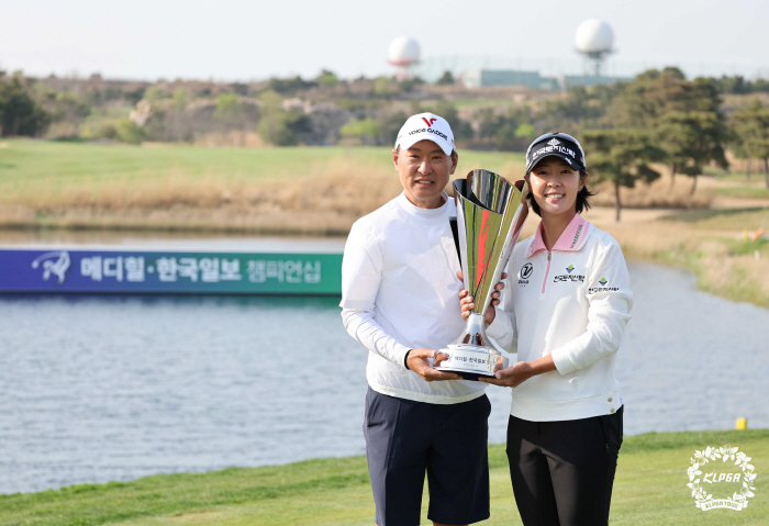KLPGA 메디힐·한국일보 시즌 첫승 박지영, 아깝다 노보기 우승...윤…