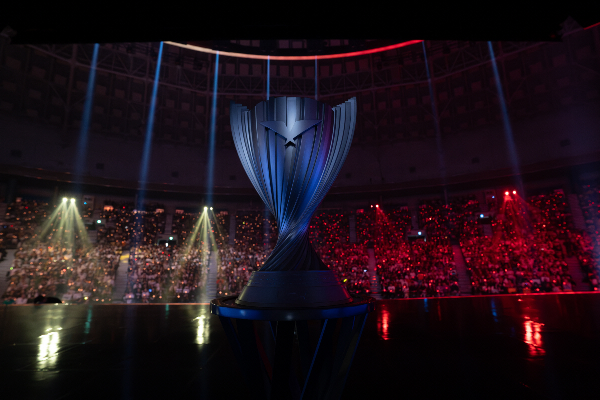 역사 쓴 '젠지', 4시즌 연속 LCK 제패