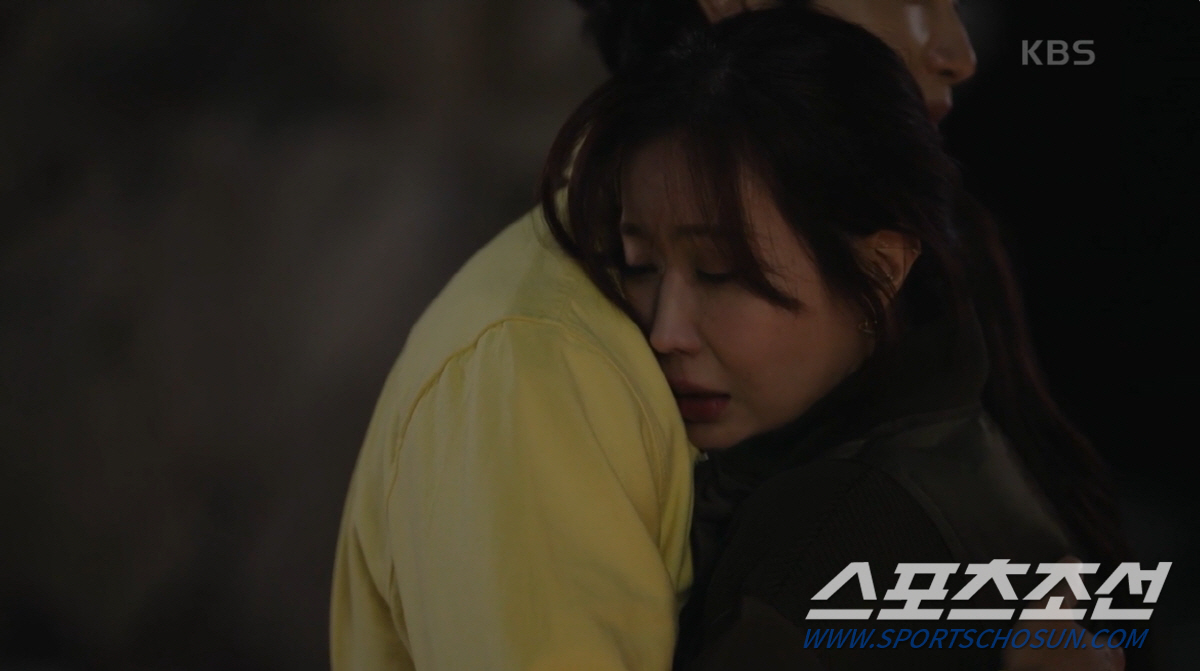 [종합]임수향, 무인도에서 '눈물 포옹'→♥지현우 얼굴 뜯어보며 '달달 …