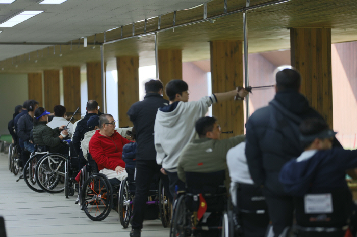 '파리 패럴림픽 금빛 정조준' 2024 장애인사격 국가대표 창원 1차 선…