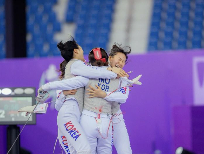 "女플뢰레 르네상스" 세계청소년펜싱선수권 佛에 42-41 짜릿승! 빛나는…