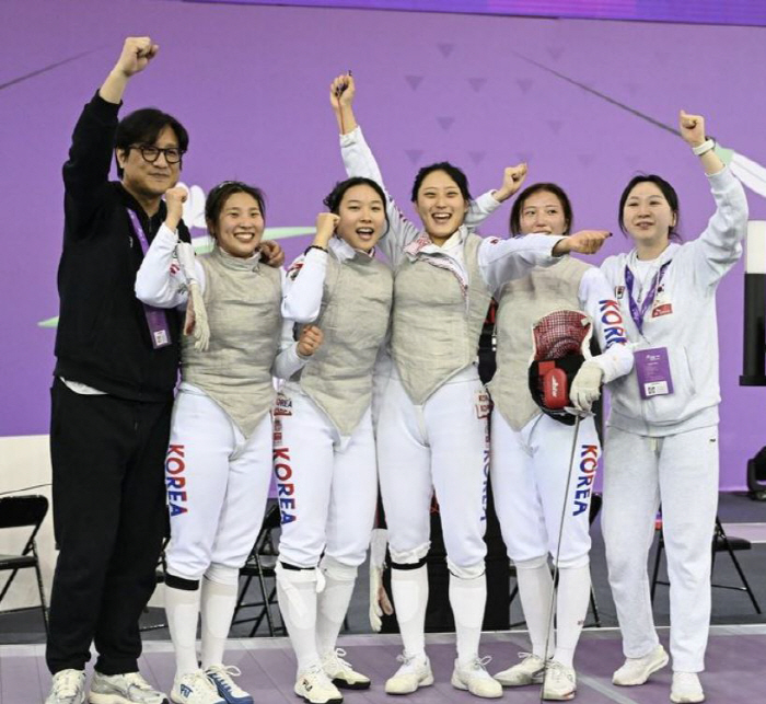 "女플뢰레 르네상스" 세계청소년펜싱선수권 佛에 42-41 짜릿승! 빛나는…