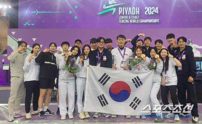"女플뢰레 르네상스" 세계청소년펜싱선수권 佛에 42-41 짜릿승! 빛나는…