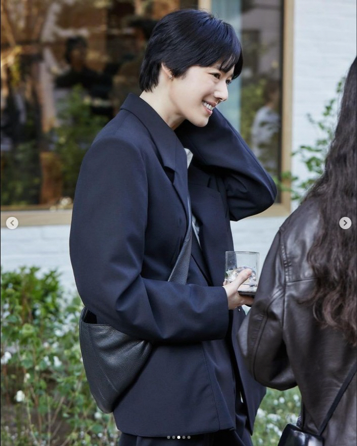 정은채, ♥김충재와 열애 공개 후 파격 변신…'멋쁨' 매력 폭발