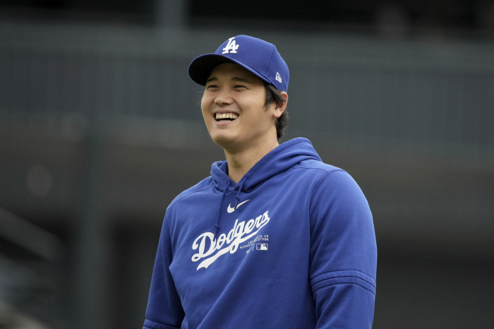 이제 홀로서기? 통역 없이 등장한 오타니의 영어, 미국 현지인의 평가는