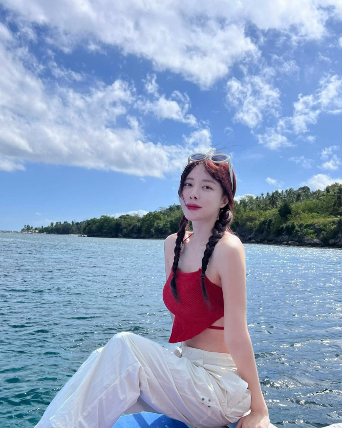 브브걸 은지, 레드 비키니에 파격 노출…늘씬 몸매 공개 '깜짝'
