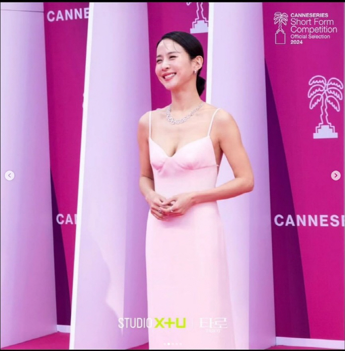 "칸의 단골 여신"…조여정, 5년 만에 '칸 재입성'한 우아美의 정석 […