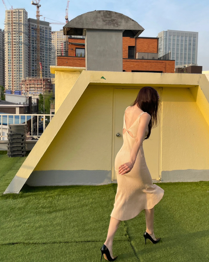 신수지, 완벽한 뒤태 美女 인증…매끈한 등근육에 '깜짝'