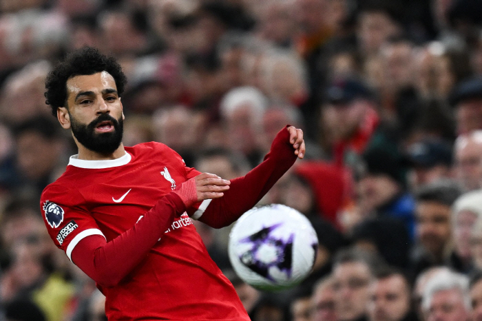 EPL 킹 칭호 뺏어라..."사우디로 살라 팔아버려" 분노의 물결