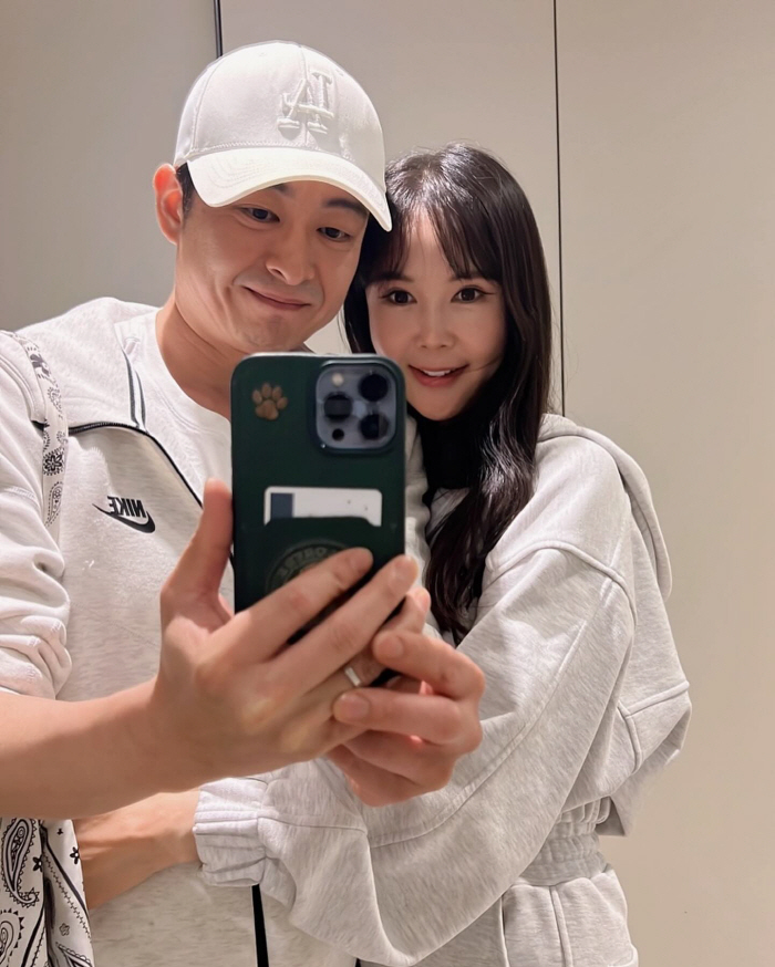 "6번째 성형後 더 애틋"?…장영란♥한창 신혼부부 같은 '달달' 포즈