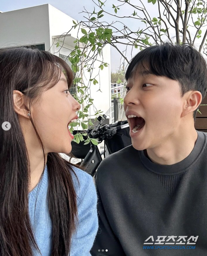 "사랑하면 닮는다더니.." 박위♥송지은 가을 결혼 앞둔 '붕어빵 예비 부…