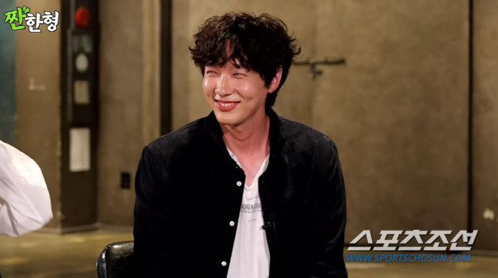 [종합]지현우의 '어렸을때 연애=유인나'? "지금은 진짜 감정인지 작품 …