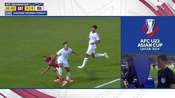"축구가 코미디쇼인가" 신태용 인니 감독 이례적 분노,왜? 1PK→2퇴장…