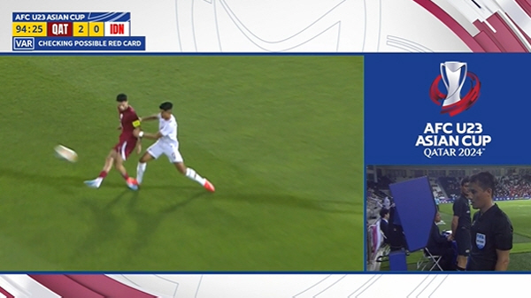 "축구가 코미디쇼인가" 신태용 인니 감독 이례적 분노,왜? 1PK→2퇴장…