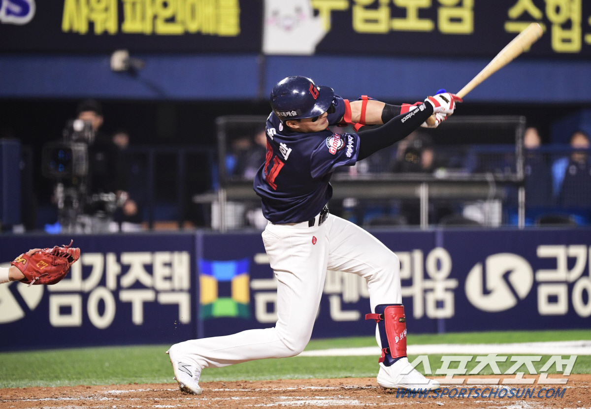 엔스 3승+신민재 3타점+김범석 대타 2루타 LG, 7대2 완승. 유강남…
