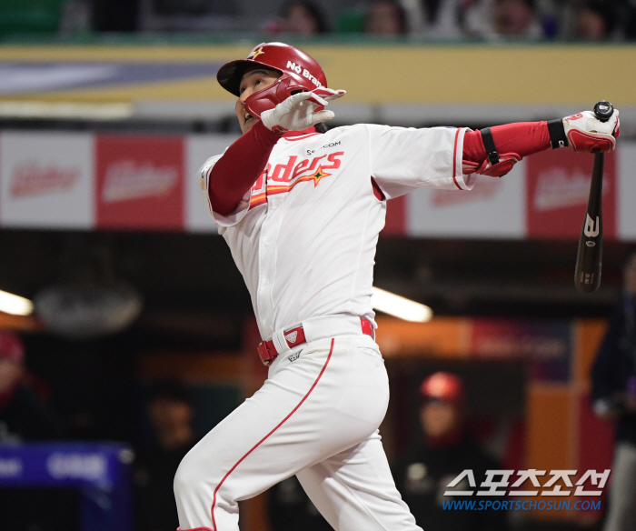 이보다 극적일 순 없다! SSG 최정 KBO 통산 최다 홈런 타이[인천 …