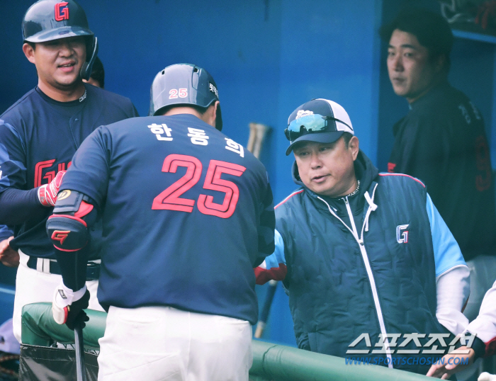 롯데 팀 전체 홈런=최정 혼자 친 홈런...굴욕의 롯데, 왜 한동희가 생…