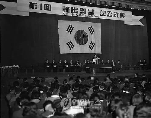 새벽 4시부터 자정까지 일하며 '한강의 기적' 이끈 경제 관료들