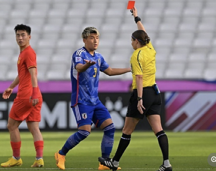 '10점 만점 0.5점' 충격 평점, 日 비매너 '가라데 축구' 17분 …