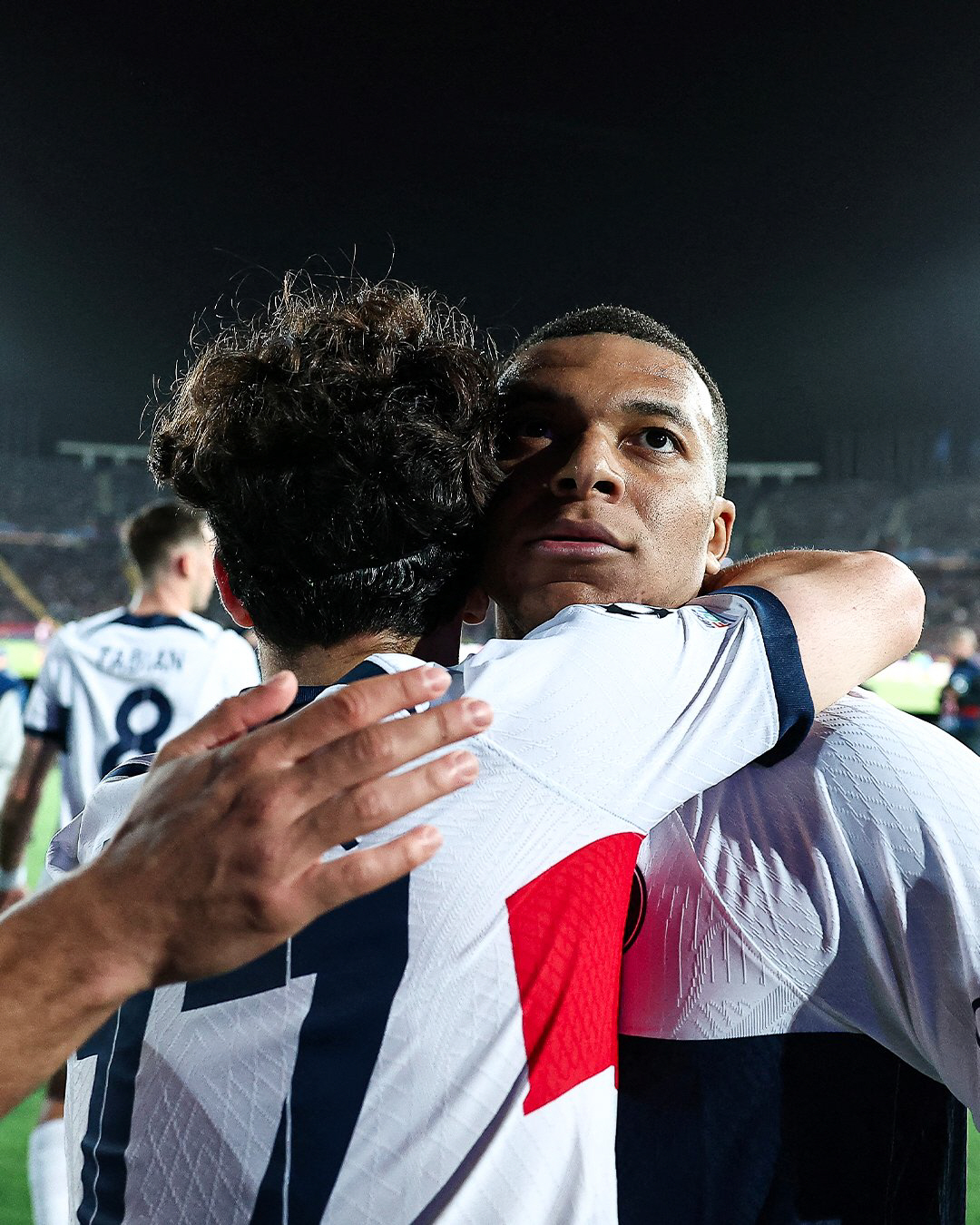 '음바페 폭발' PSG, 바르셀로나에 4-1 대역전 드라마...3년 만에…