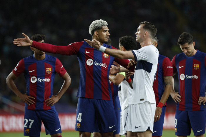 '음바페 폭발' PSG, 바르셀로나에 4-1 대역전 드라마...3년 만에…