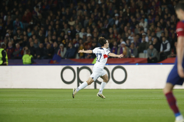 '음바페 폭발' PSG, 바르셀로나에 4-1 대역전 드라마...3년 만에…