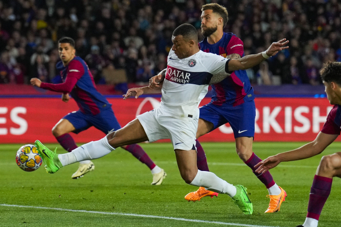 '음바페 폭발' PSG, 바르셀로나에 4-1 대역전 드라마...3년 만에…