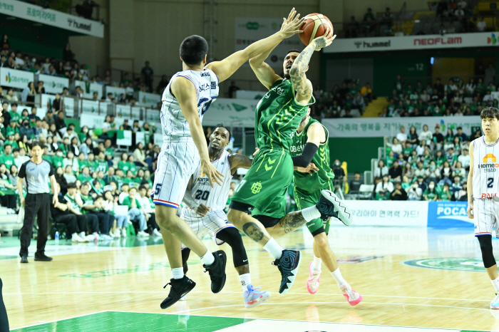 [집중분석] KBL 최고 가드 김선형, 알바노 무력화시킨 KCC 에피스톨…