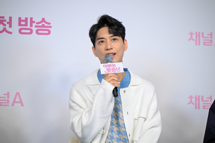 김원준 "결혼 8주년에 첫 방송…막내 아빠 포지션 맡아" ('아빠는 꽃중…